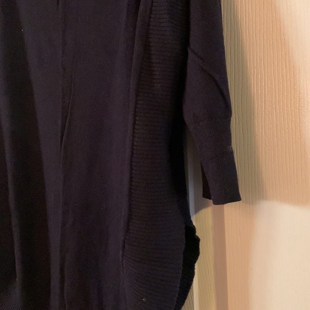 Express rounded hem top - Picture 6 of 8